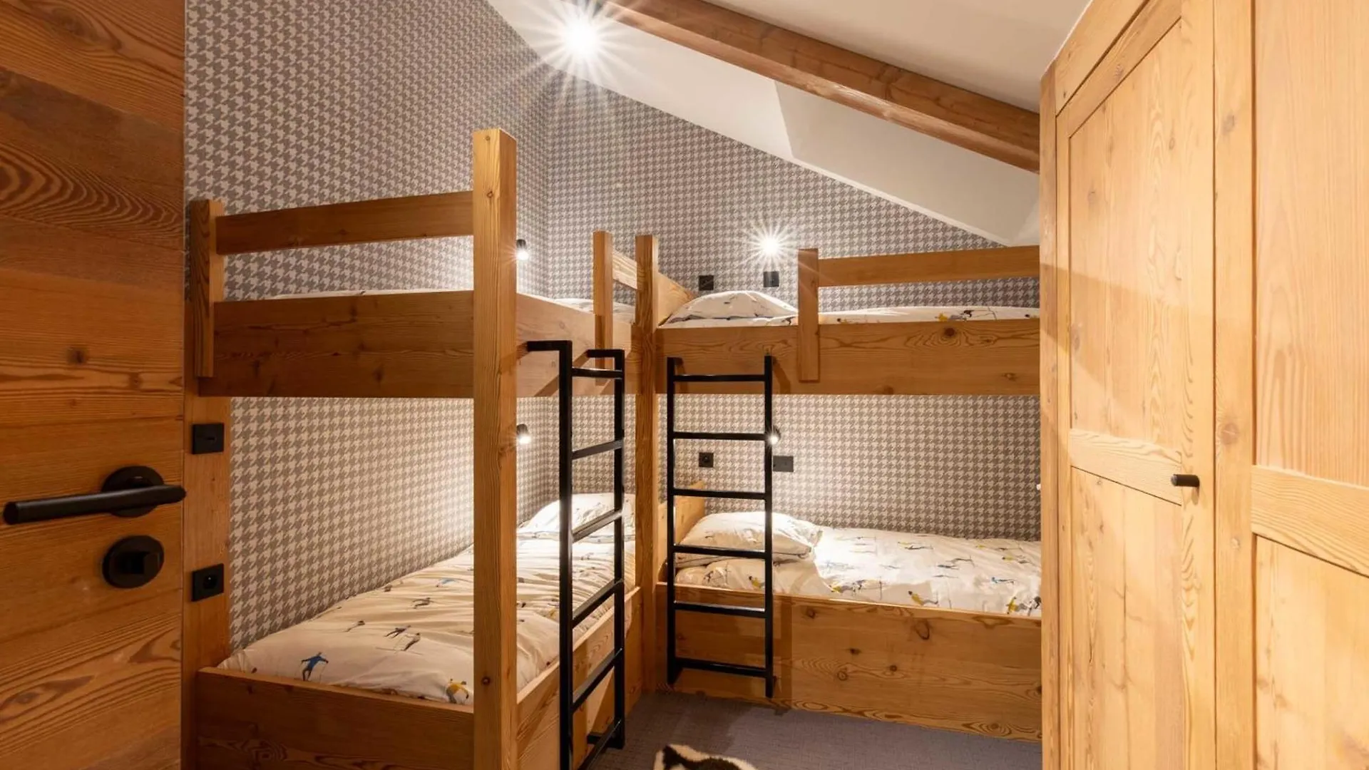 Etania 401 Beautiful Penthouse Apartment In Meribel Morel 0*,  France