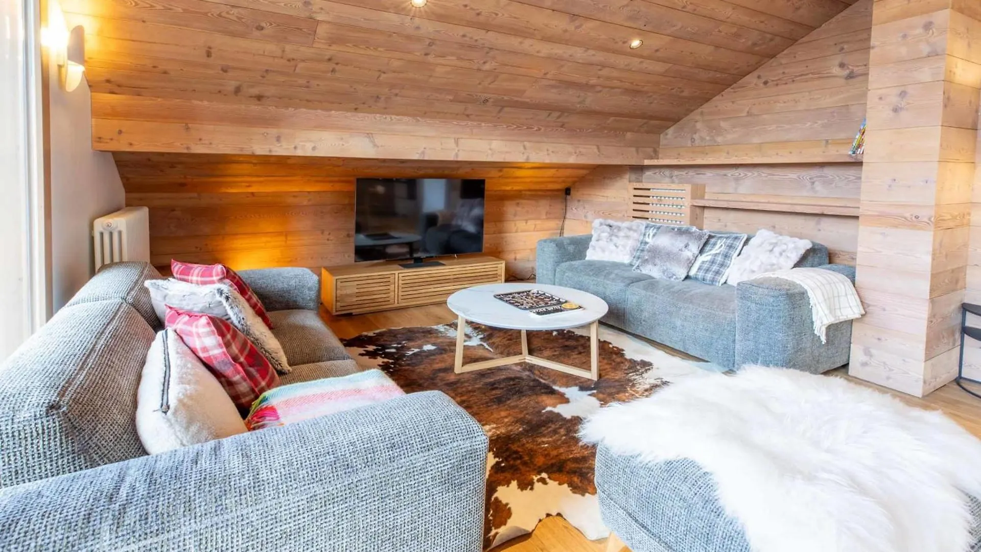 Etania 401 Beautiful Penthouse Apartment In Meribel Morel